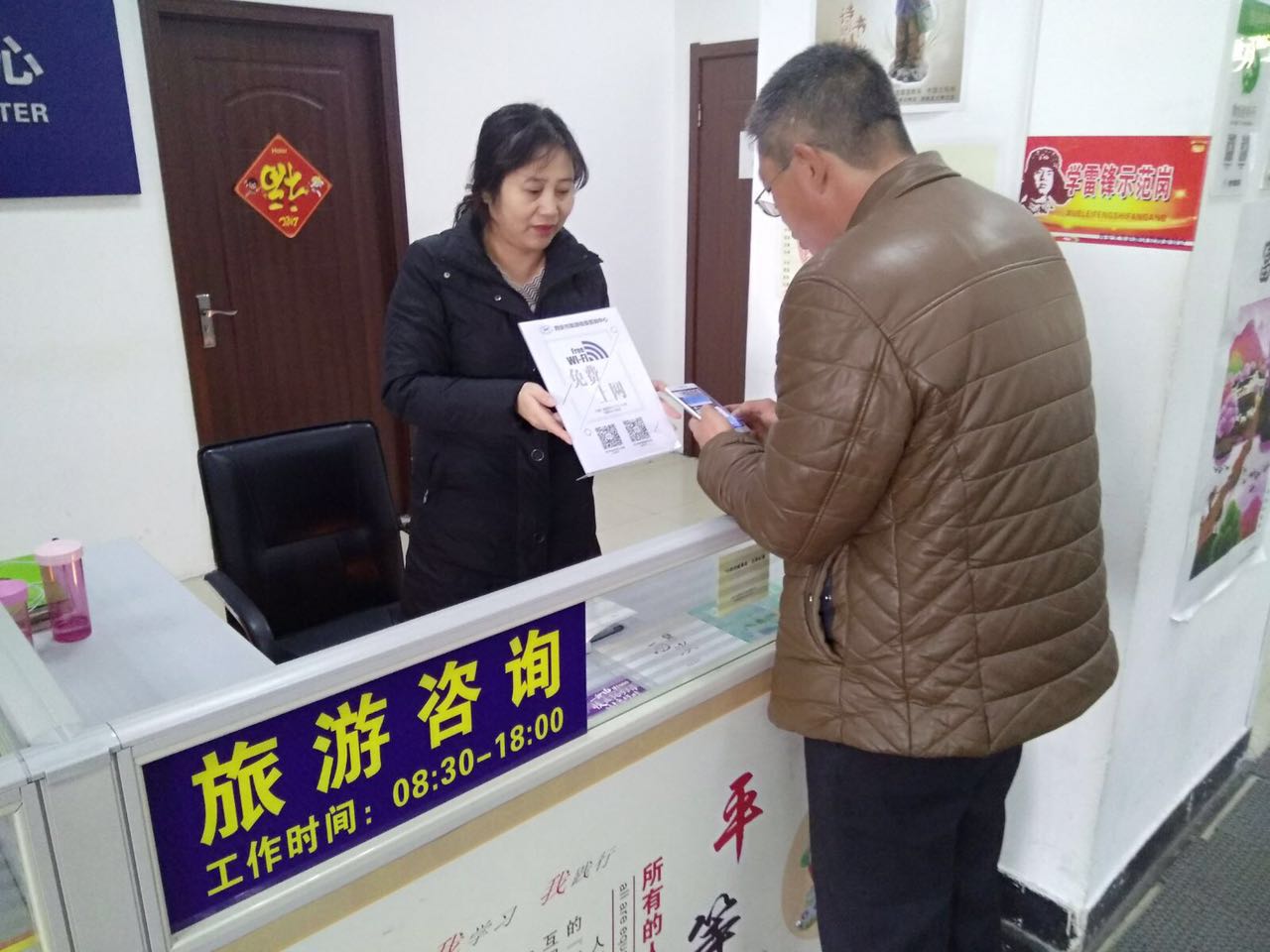 為游客當好“店小二”，西安市旅游信息咨詢中心元旦接待游客12000余人次